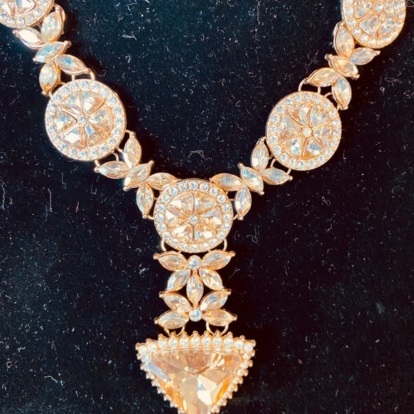 Glamourous Gold Crystal Necklace Set - Picture 3 of 3